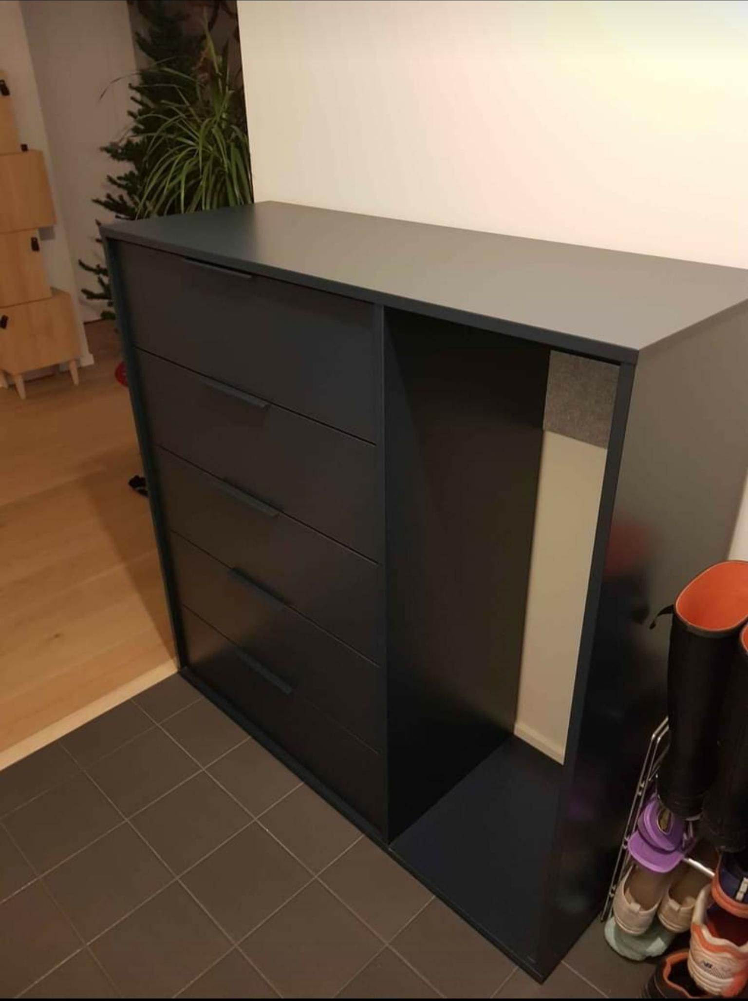byrå med klädstång Byrå Med Klädstång In 13973 Stavsnäs For Sek 1,300.00 For Sale | Shpock