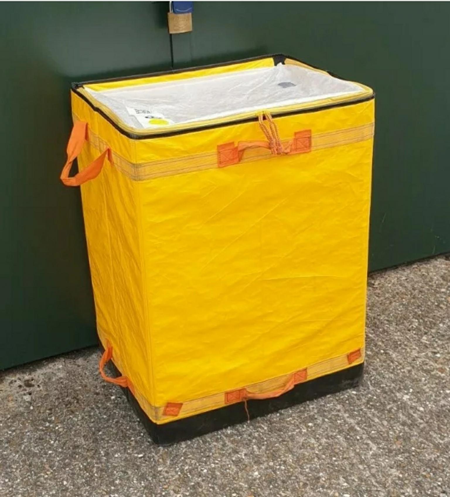 Courier Parcel Large Delivery Bag Transport in SE17 London for £20.00