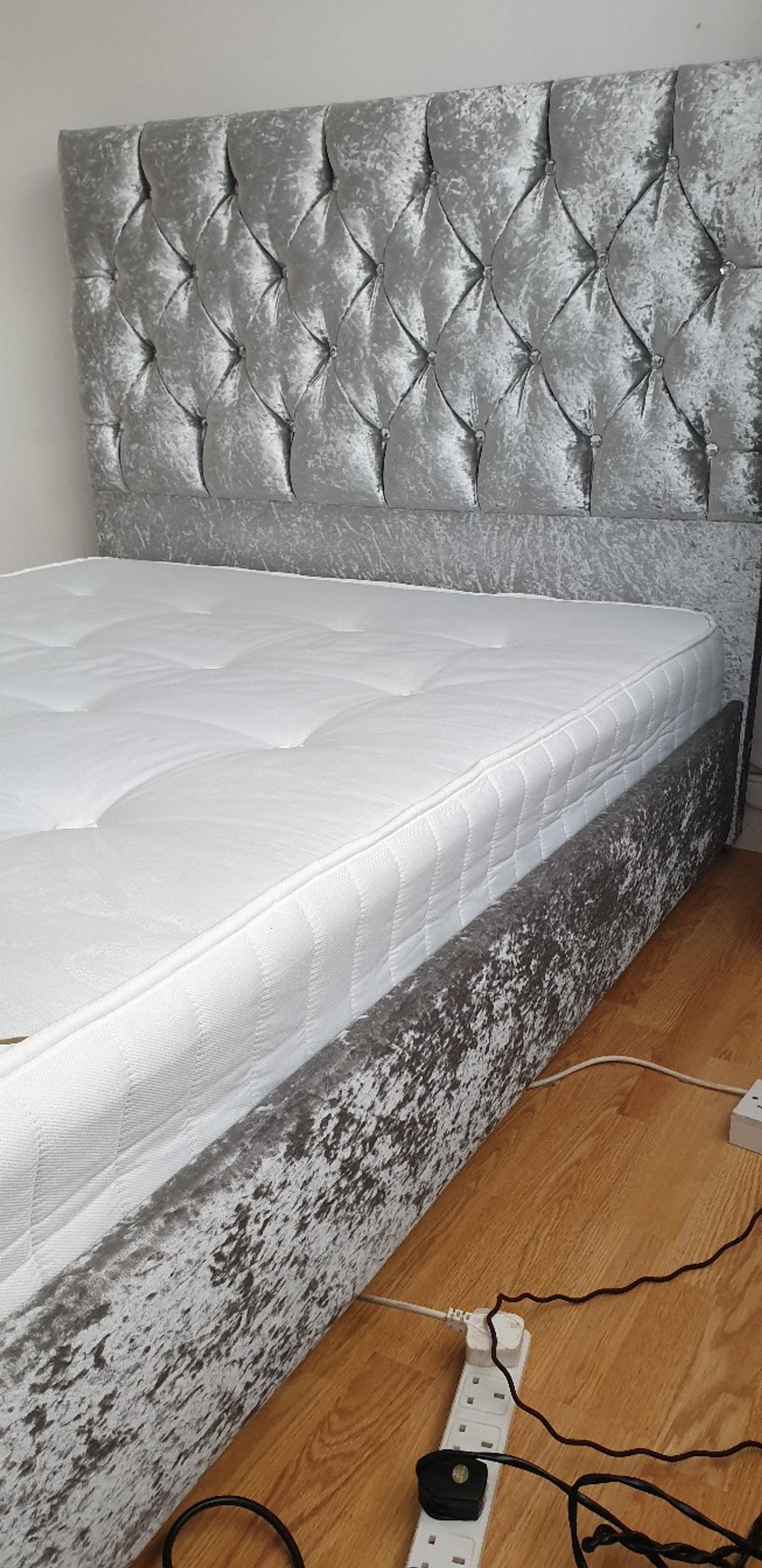 crushed velvet double bed frame in N15 Haringey für £ 150,00 zum