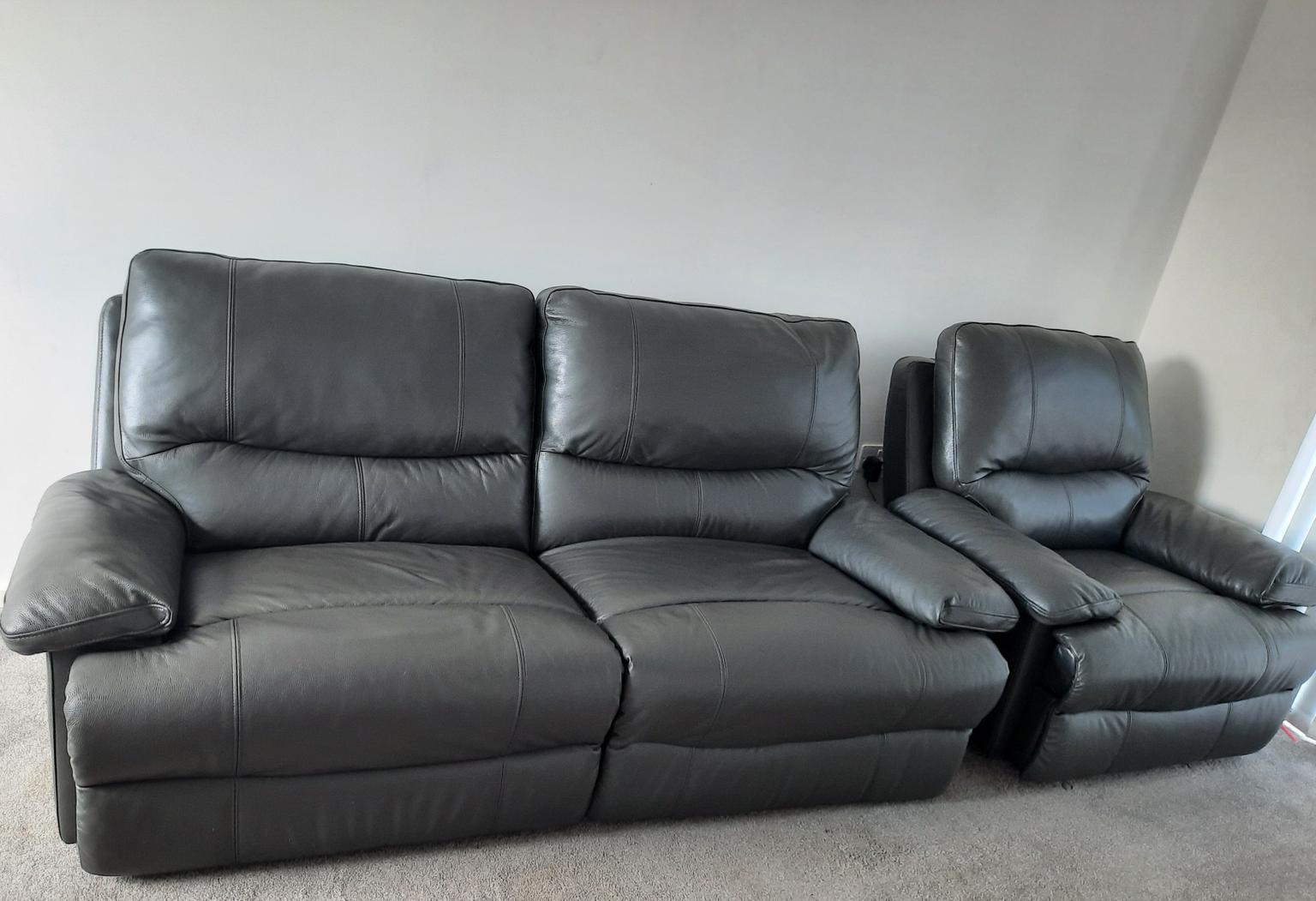 furniture village electric recliner sofas in WV14 Dudley for £650.00
