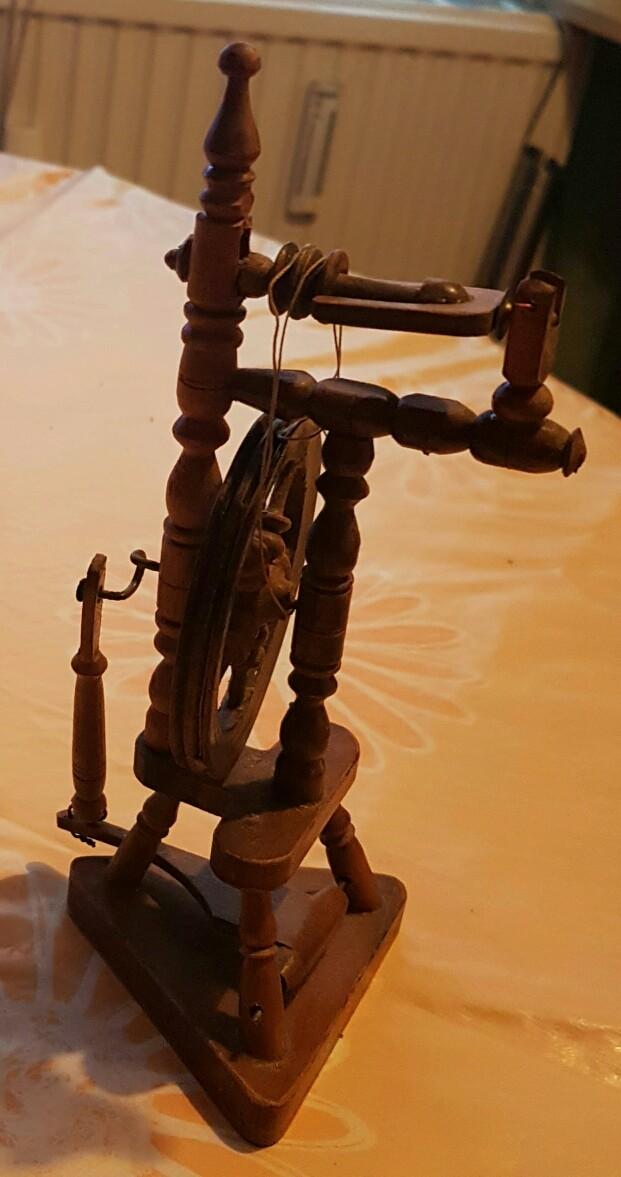 Spinnrad Holz Handarbeit in 1040 Wien for €7.00 for sale Shpock