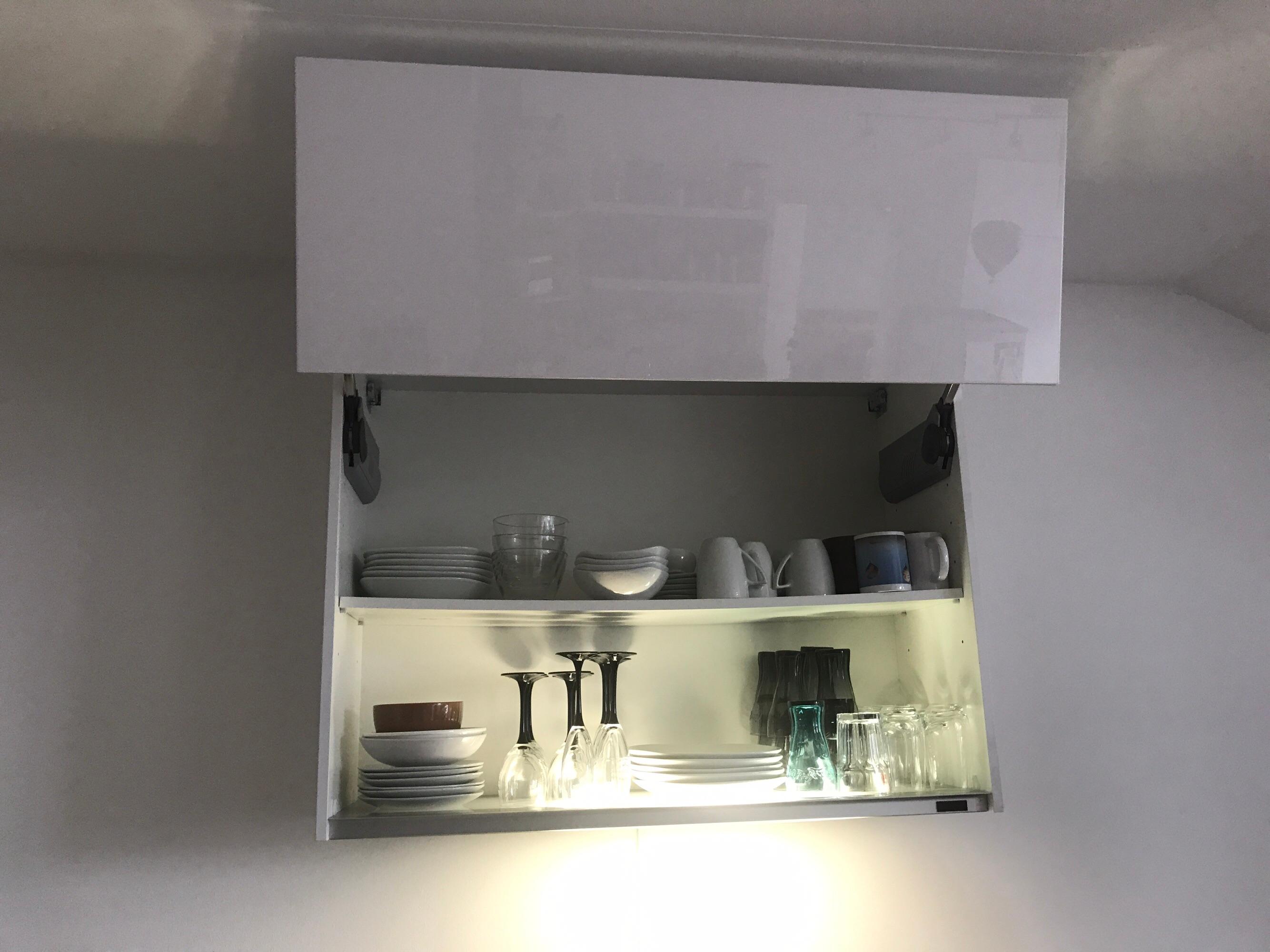 Hängeschrank Küche mit Faltlifttür Hochglanz in 79859 Schluchsee für 280,00 € zum Verkauf