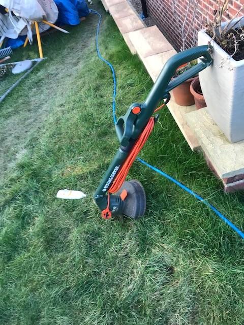 Black and Decker GL570C Electric Strimmer in Wakefield for £15.00 for