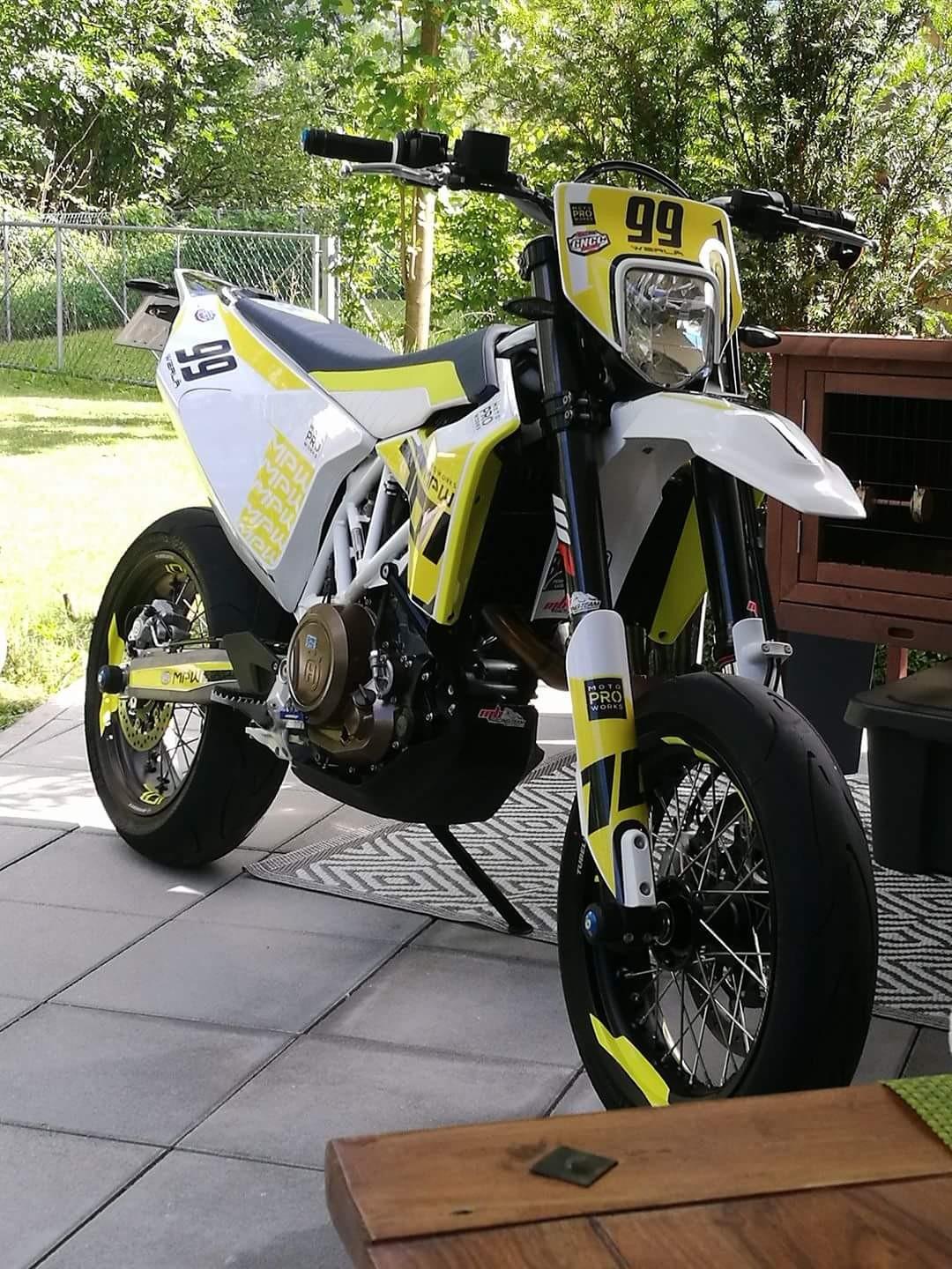 Husqvarna 701 Plastik + Dekor in 6336 Langkampfen für € 200,00 zum