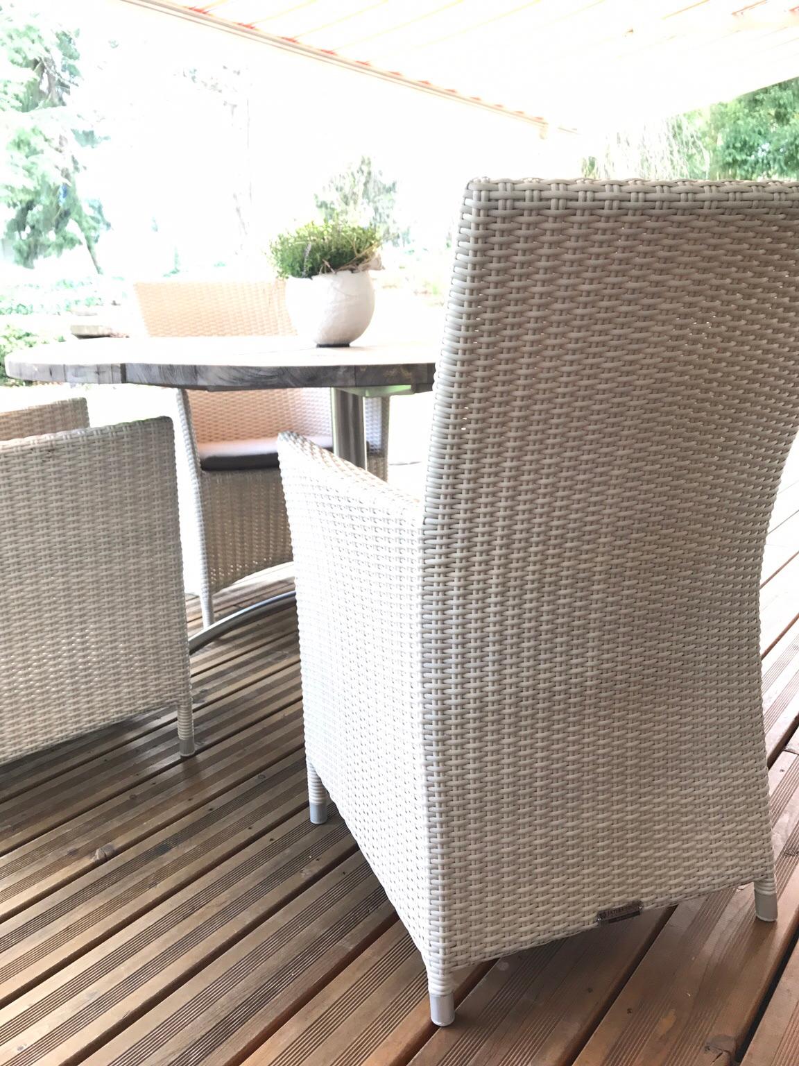 Gartenmöbel Set Holztisch rund + 4 Stühle in 67105 Schifferstadt for