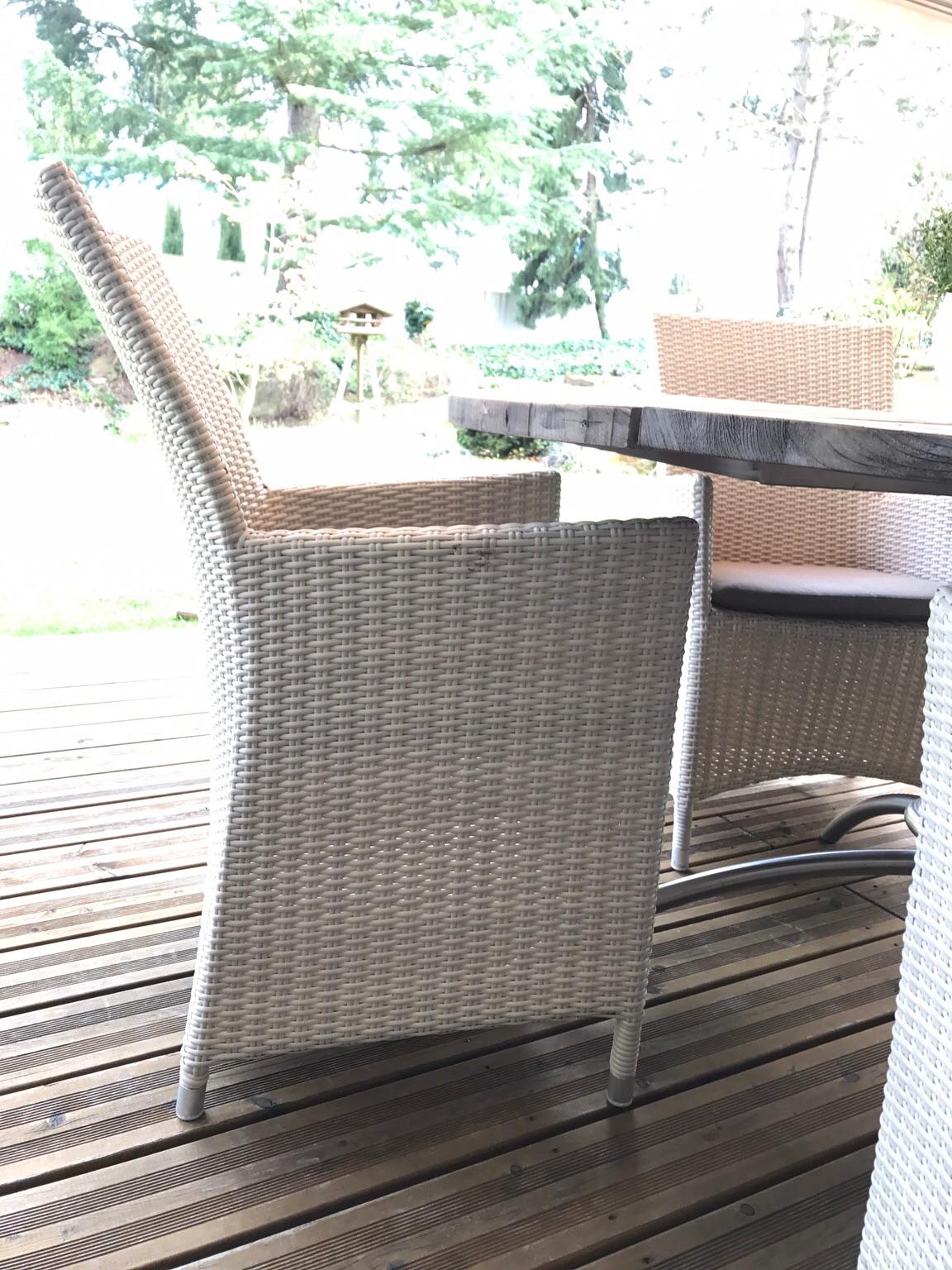 Gartenmöbel Set Holztisch rund + 4 Stühle in 67105 Schifferstadt for