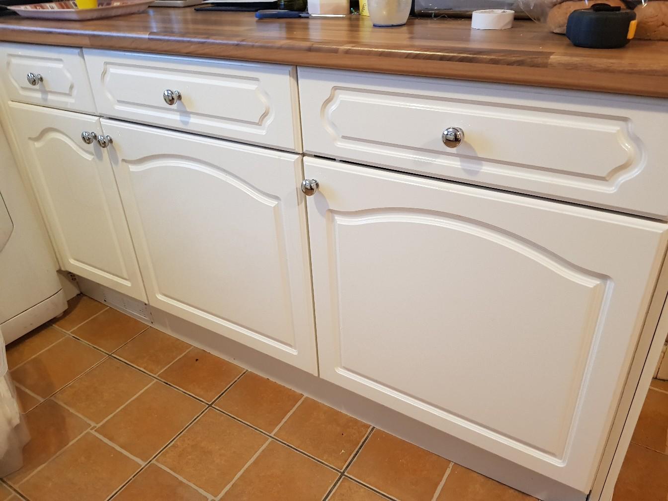 High gloss white kitchen cupboard doors in B36 Solihull for £200.00 for
