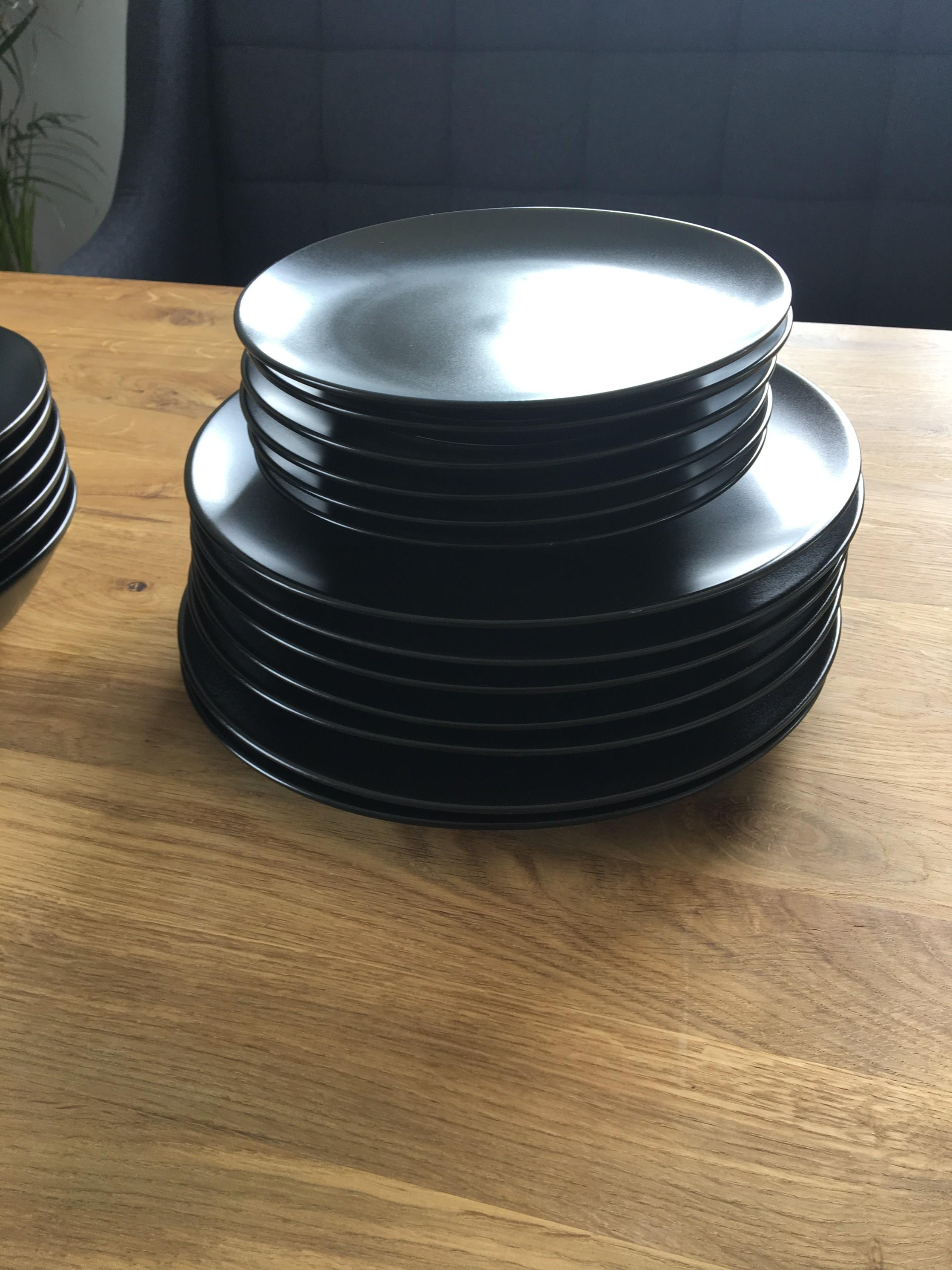 Ikea GeschirrSet schwarz (wie neu) in 55490 Mengerschied for €30.00