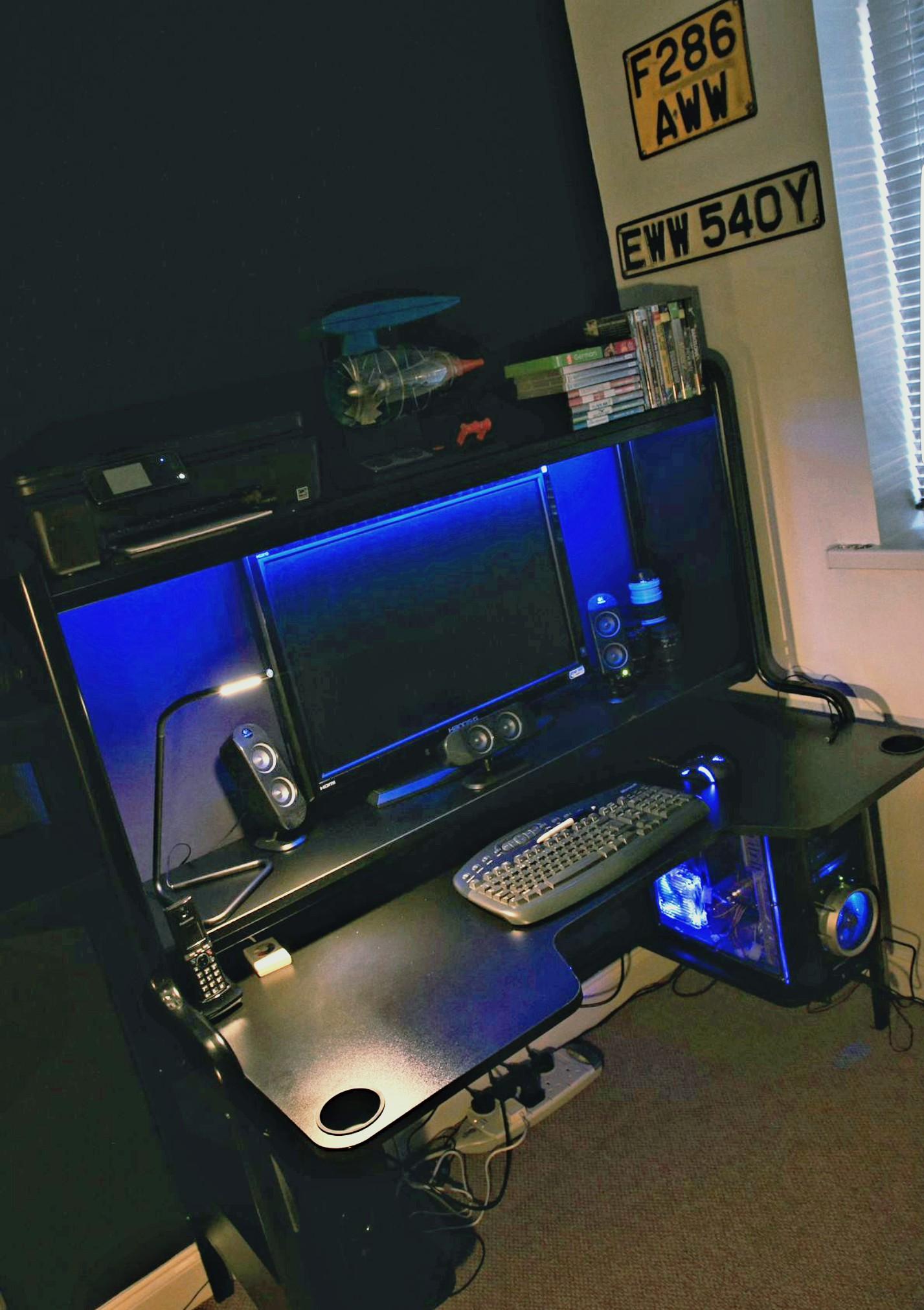 Ikea Fredde desk in WF1 Wakefield for £50.00 for sale Shpock