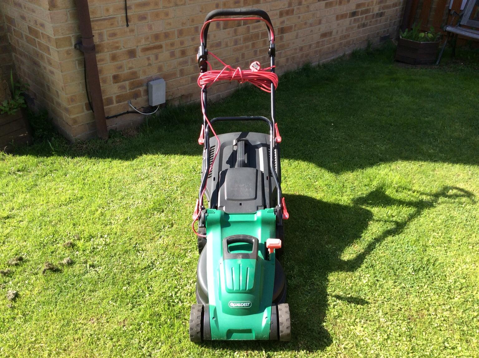 QUALCAST 1600W ELECTRIC 37CM ROTARY LAWNMOWER in RM8 Dagenham for £55.