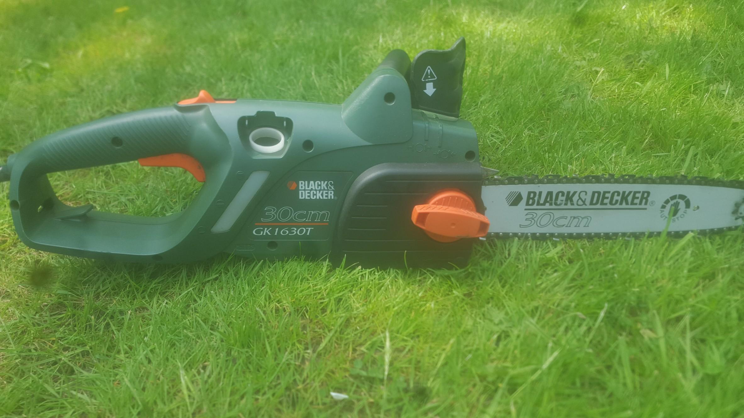 Black & Decker Chainsaw GK1630T 12in /30cm in EN2 Enfield for £18.00