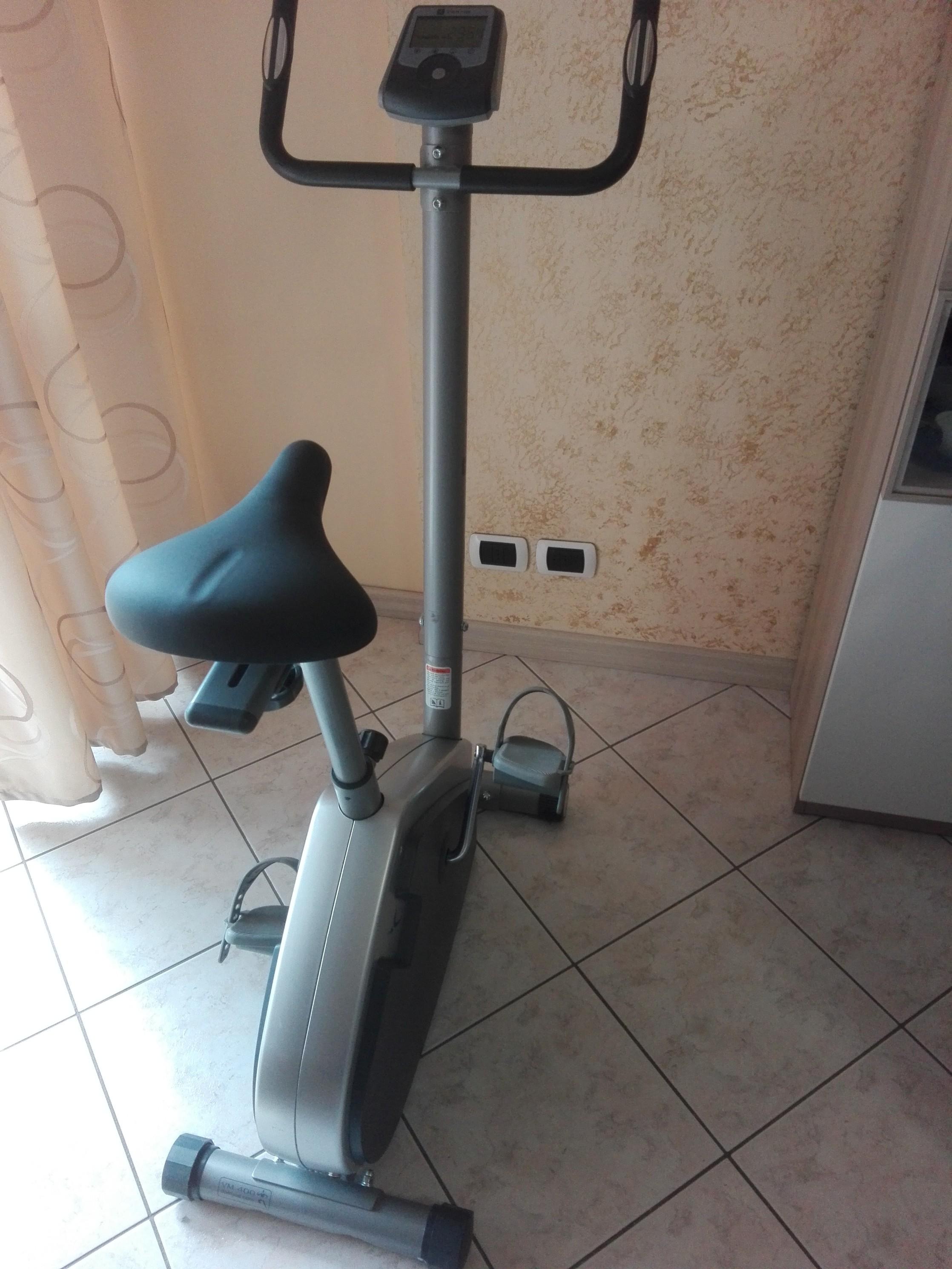 CYCLETTE DOMYOS VM400 DECATHLON in 20815 Cogliate for €60.00 for sale