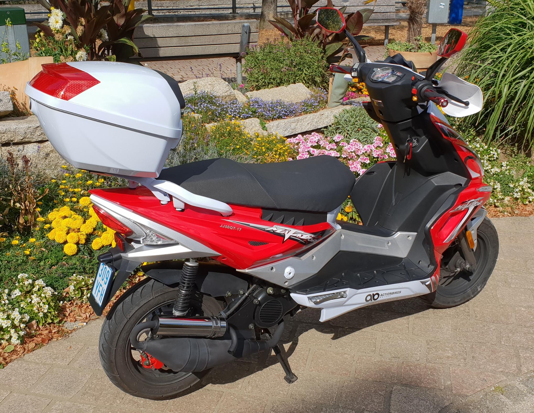 Roller Matador 50ccm 4,2PS LED Licht Bj 2017 in 95213 Münchberg for €