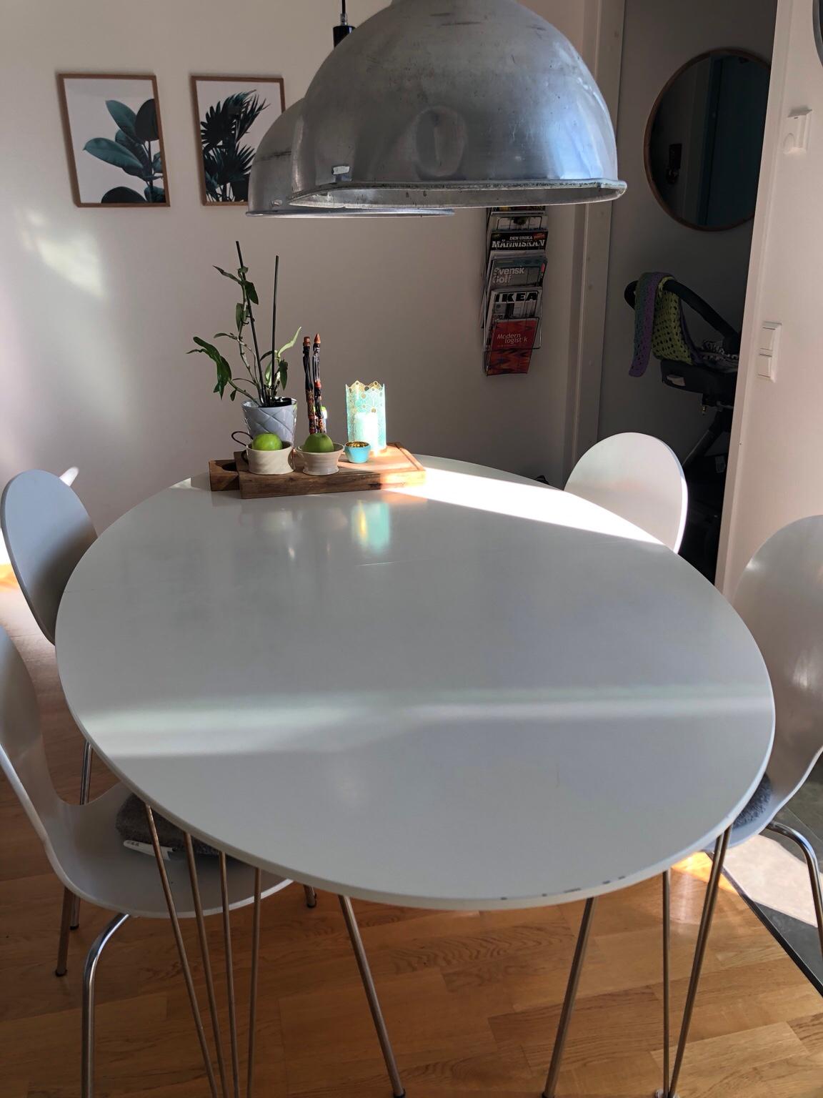 Mio Runt Matbord Med Iläggsskiva Matbord Mio Plaine med iläggsskiva + 4 stolar in 16872 Mariehäll for