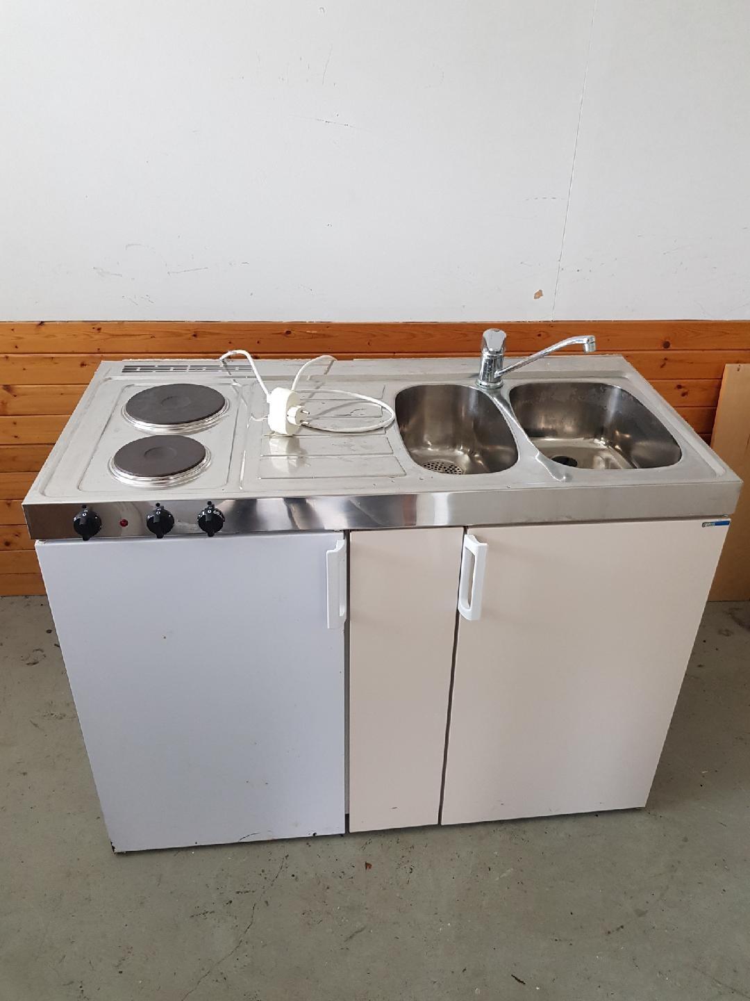 Diskbänk Med Spisplattor Diskbänk med kyl/frysfack/spisplattor in 41517 for SEK 1,700.