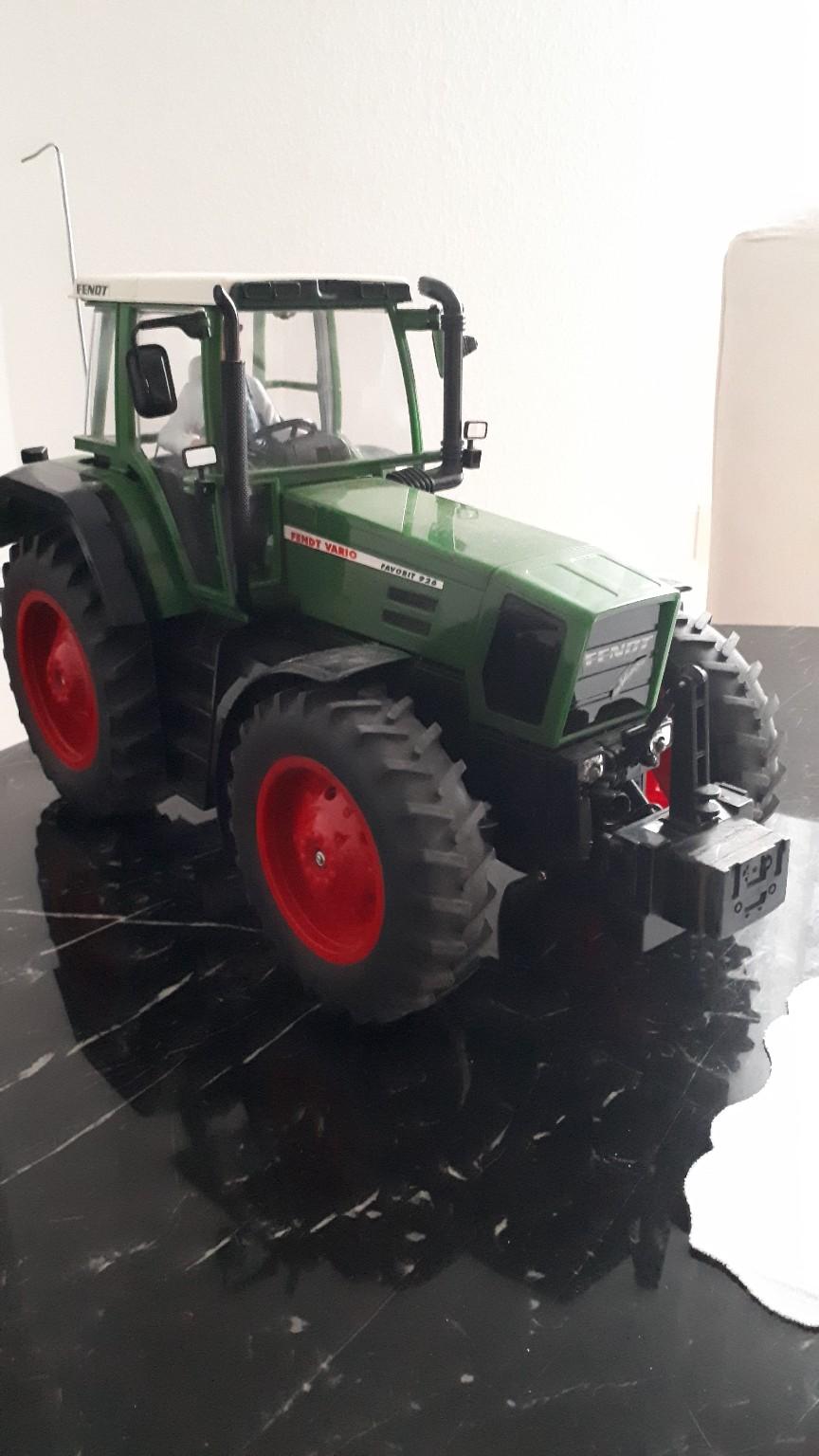Dickie Traktor Fendt Vario Favorit 926 RC in 45699 Herten für 90,00