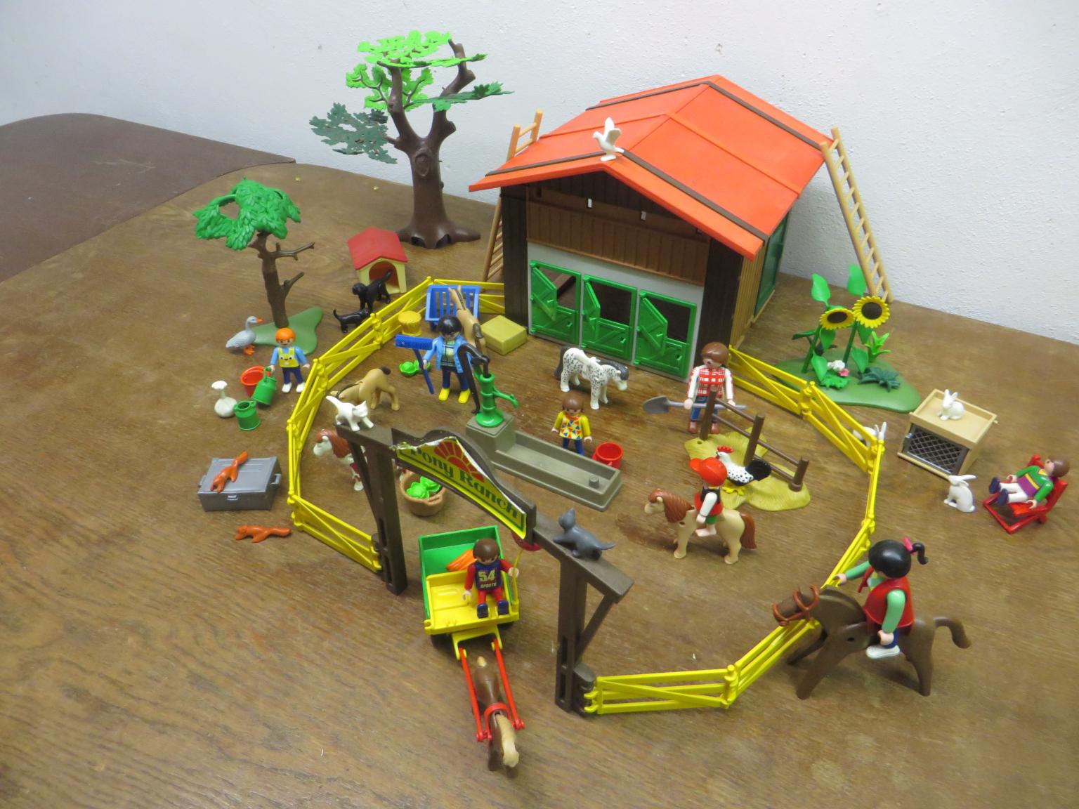 Playmobil Ponyhof mit viel Zubehör in 83410 Laufen für 24,00 € zum