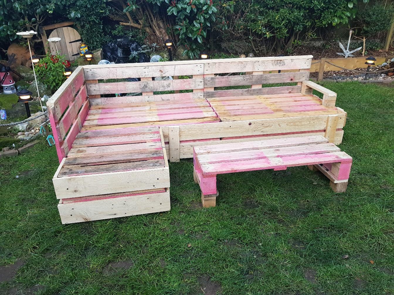 Garden wooden pallet L Shaped furniture in WV10 Wolverhampton for Â£75.