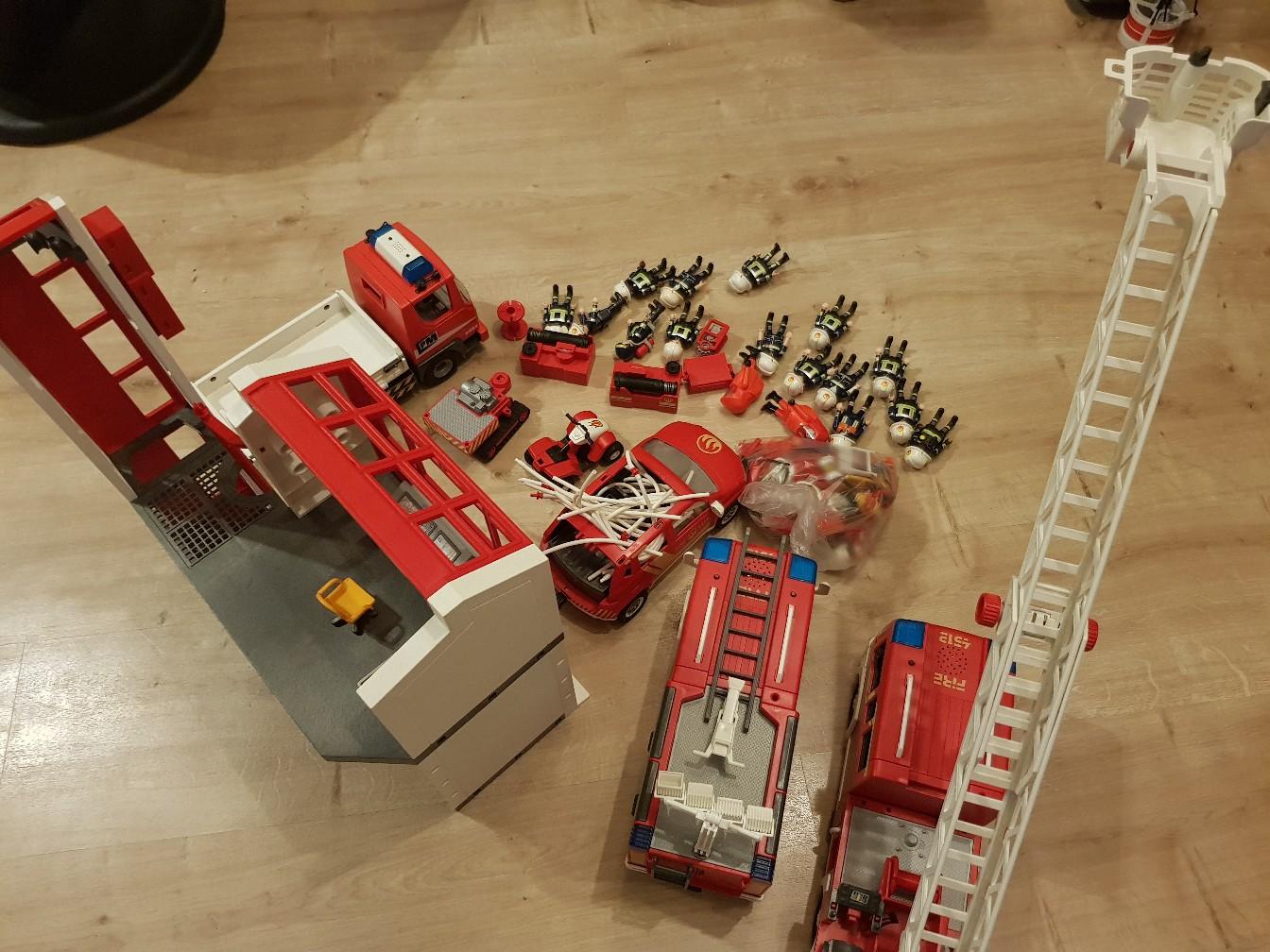 playmobil Feuerwehr mit viel Zubehör in 85107 BaarEbenhausen for €70.