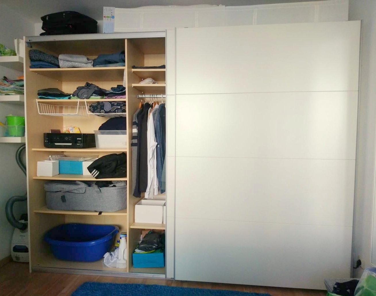 Schwebetürenschrank weiß 270 cm breit in 82024 Taufkirchen for €199