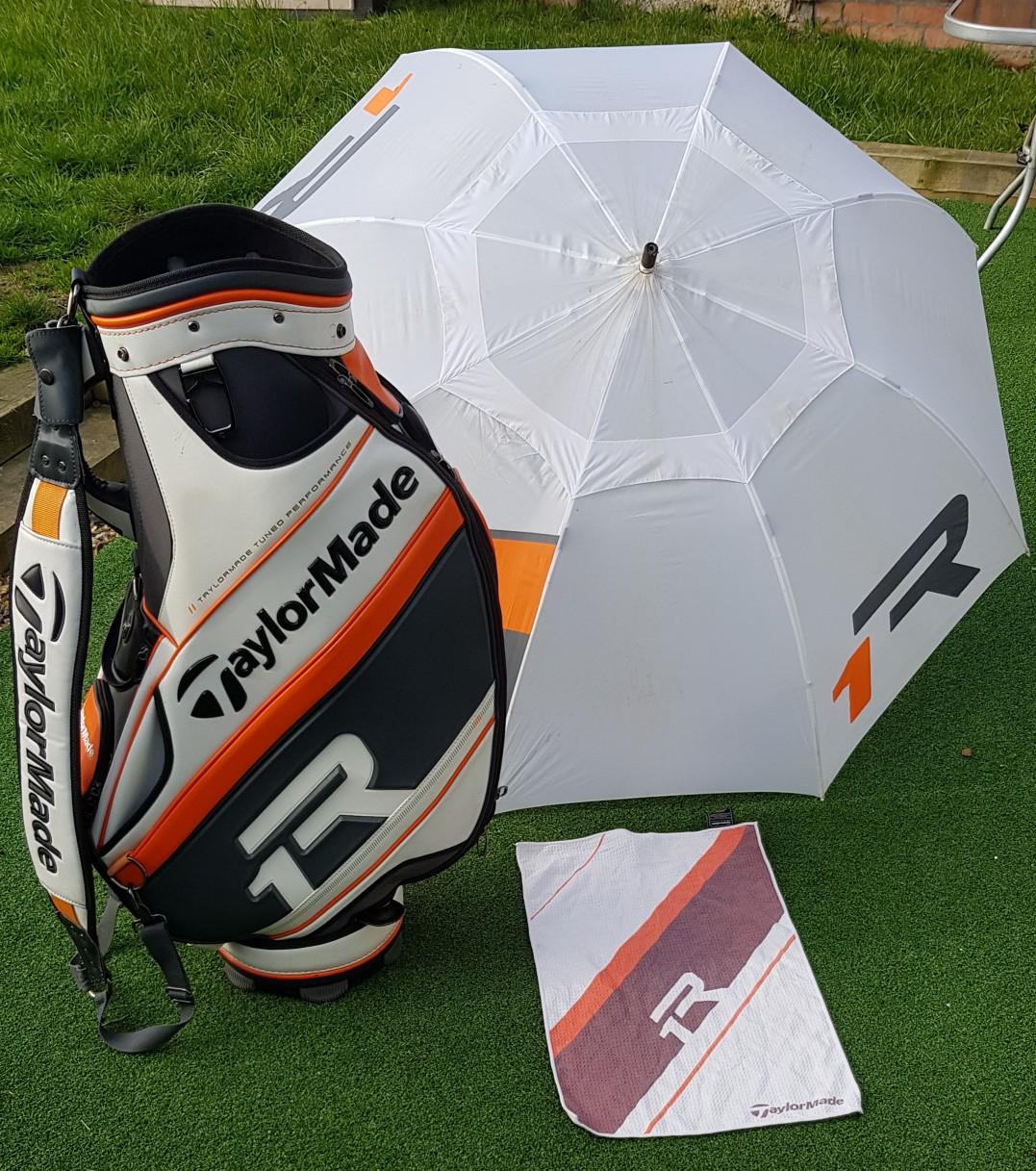 TAYLORMADE R1 GOLF TOUR BAG, BROLLY & TOWEL. in L5