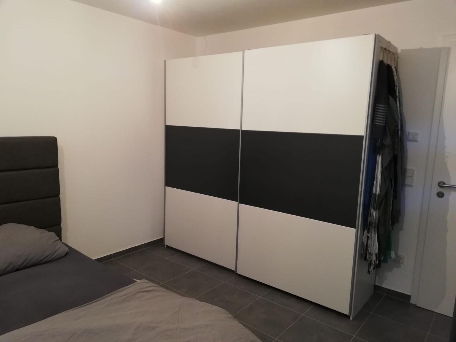 Kleiderschrank mit Schiebetüren grauweiß in 85375