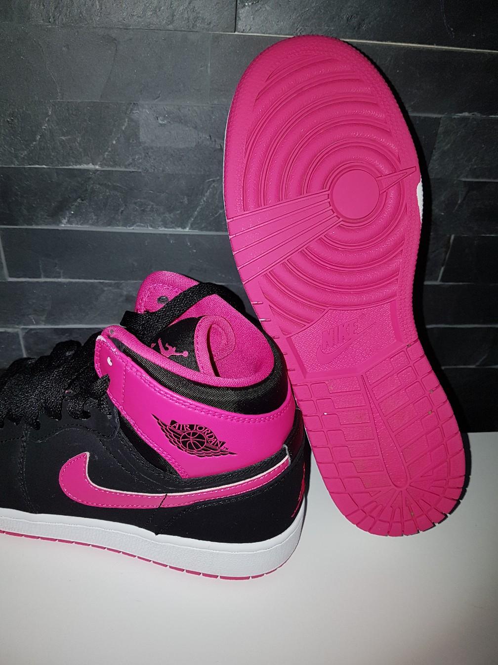 Kinder Mädchen Schuhe Nike Sport gr. 37.5 in 76726 Germersheim für 15