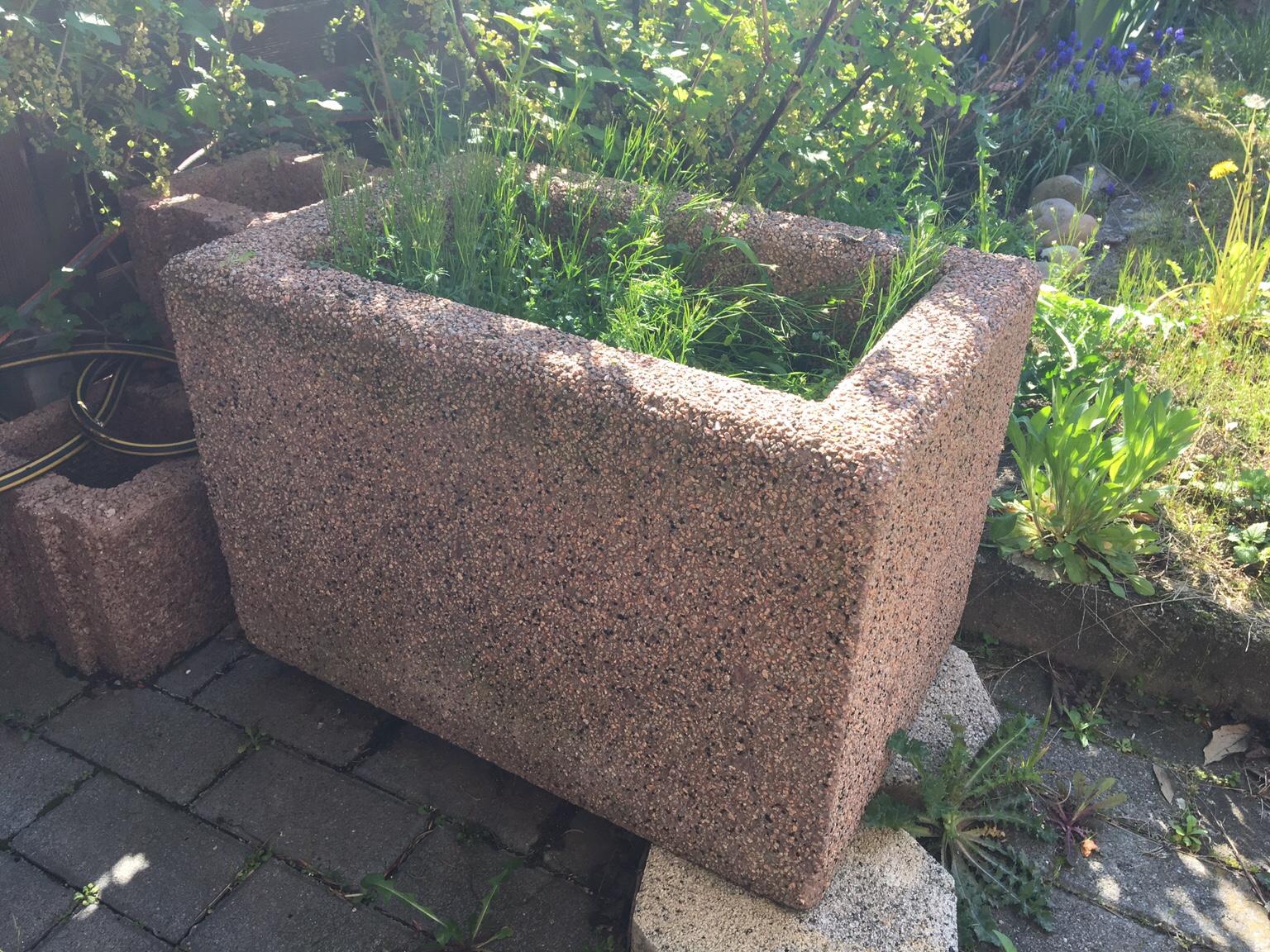 Pflanzkübel / Pflanzkasten aus Stein in 68799 Reilingen