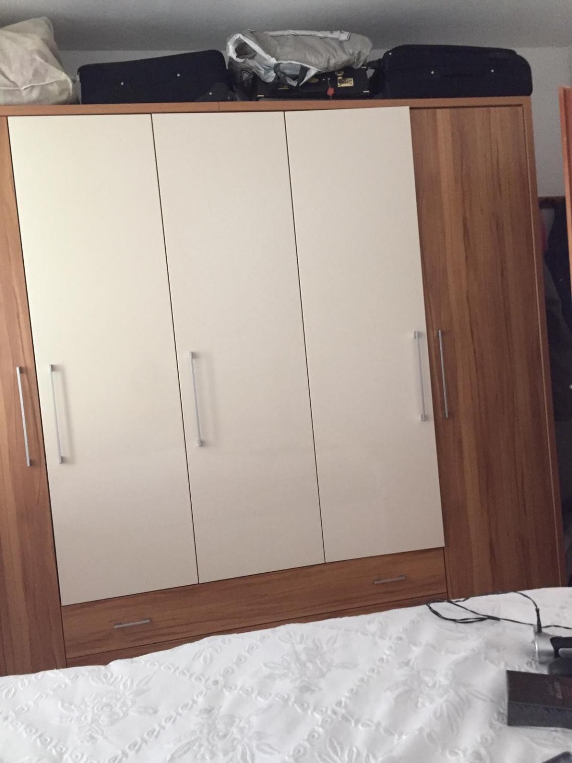 Kleiderschrank in 4053 Ansfelden für € 30,00 zum Verkauf Shpock AT