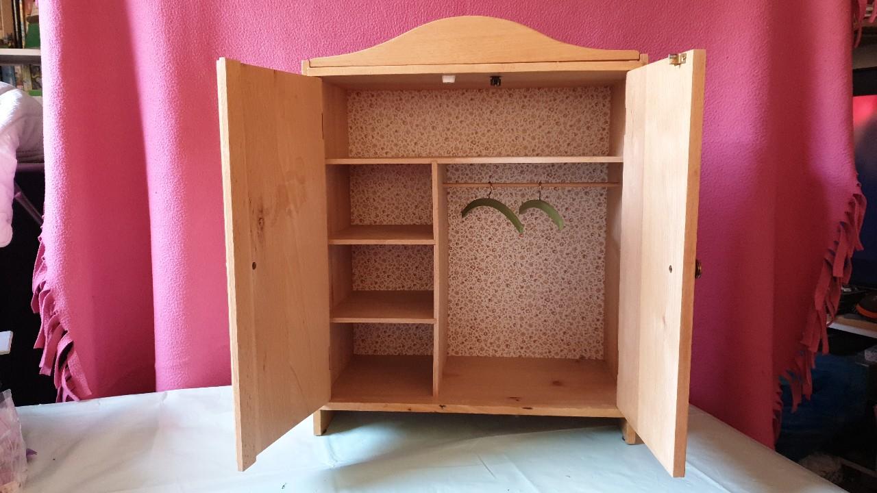 Echt Holz Puppenschrank in 64289 Darmstadt for €22.00 for sale Shpock