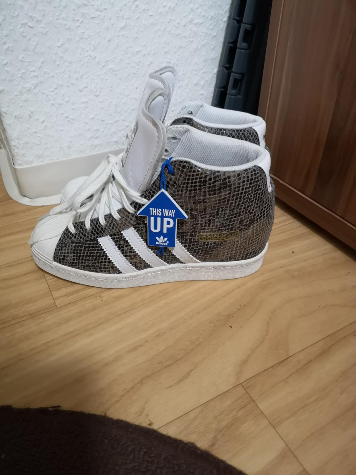 Neue Adidas Keilabsatz Schuhe in 12353 Berlin für 85,00 € zum Verkauf