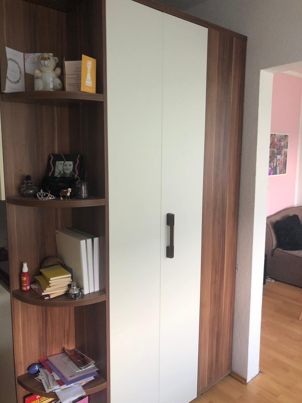 Begehbarer Kleiderschrank + Schreibtisch in 42555 Velbert für 290,00
