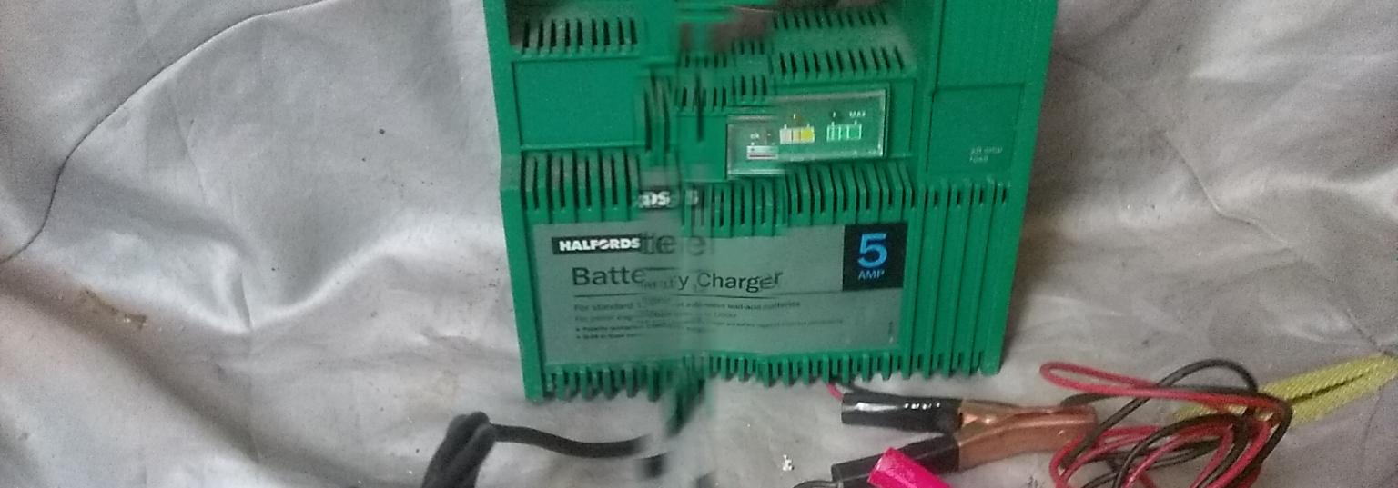 Halfords 12v Battery Charger in Wrockwardine for £10.00 for sale Shpock