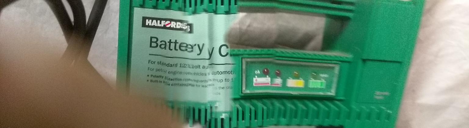 Halfords 12v Battery Charger in Wrockwardine for £10.00 for sale Shpock