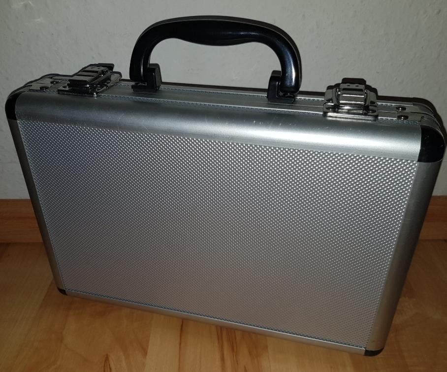 Alukoffer Koffer klein Metallkoffer 27x18x6 in 09212 LimbachOberfrohna für 5,00 € zum Verkauf