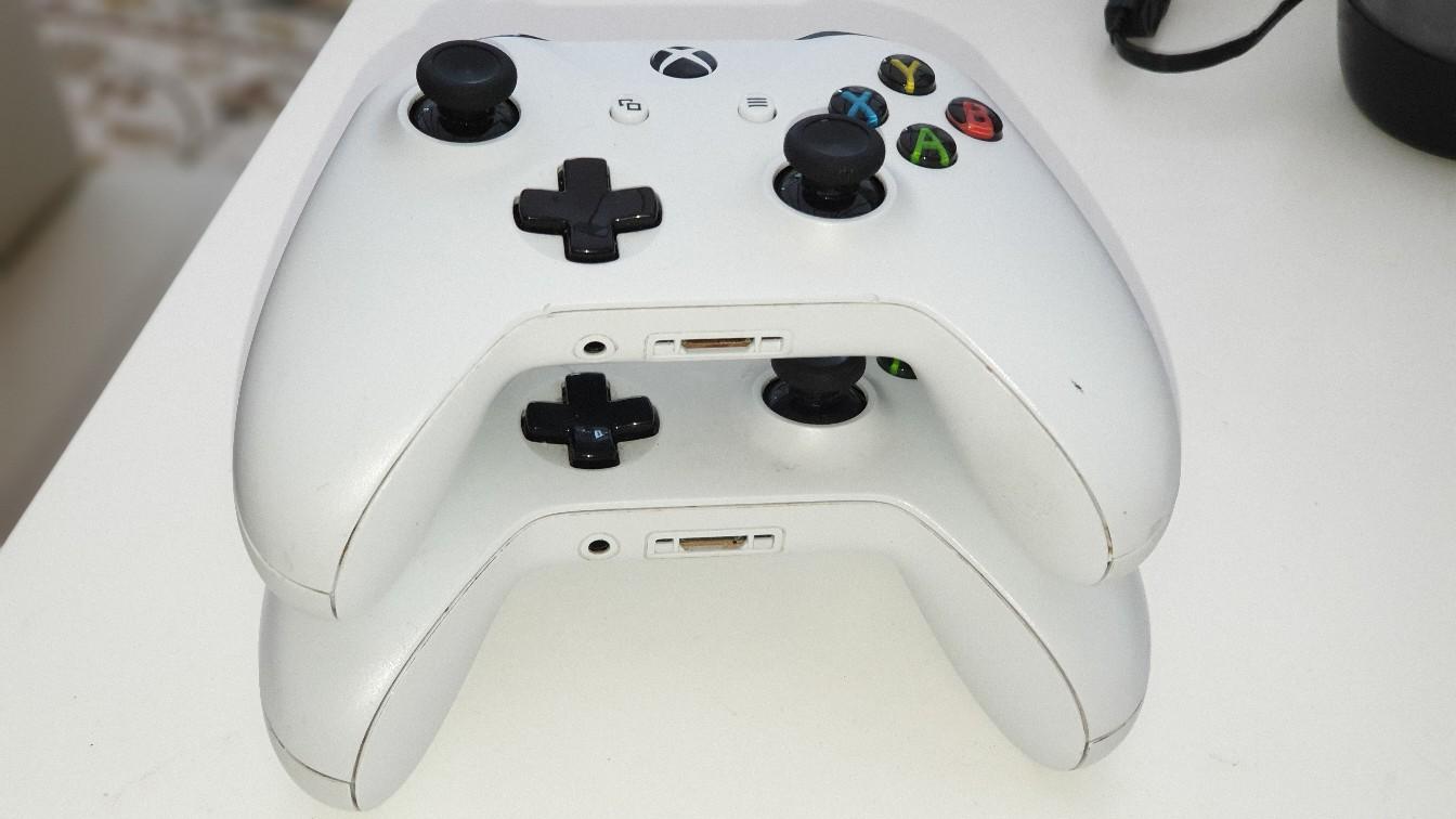 2 controller XBox 1s second hand in Tattenhall and
