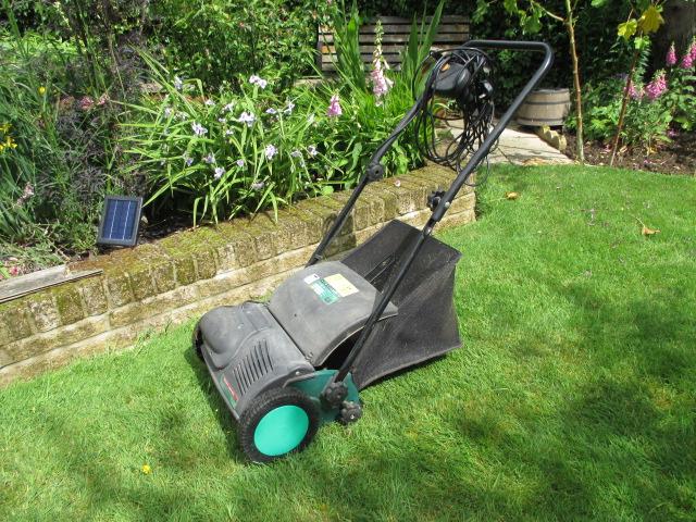 Electric Lawn rake in Blaby for £12.00 for sale Shpock