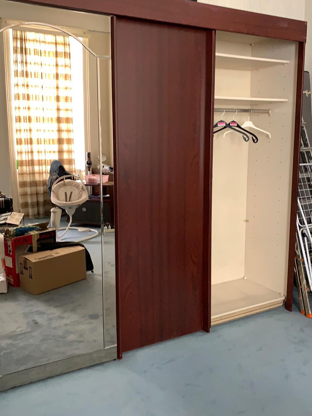 Kleiderschrank zu verschenken in 1020 Wien für gratis zum Verkauf