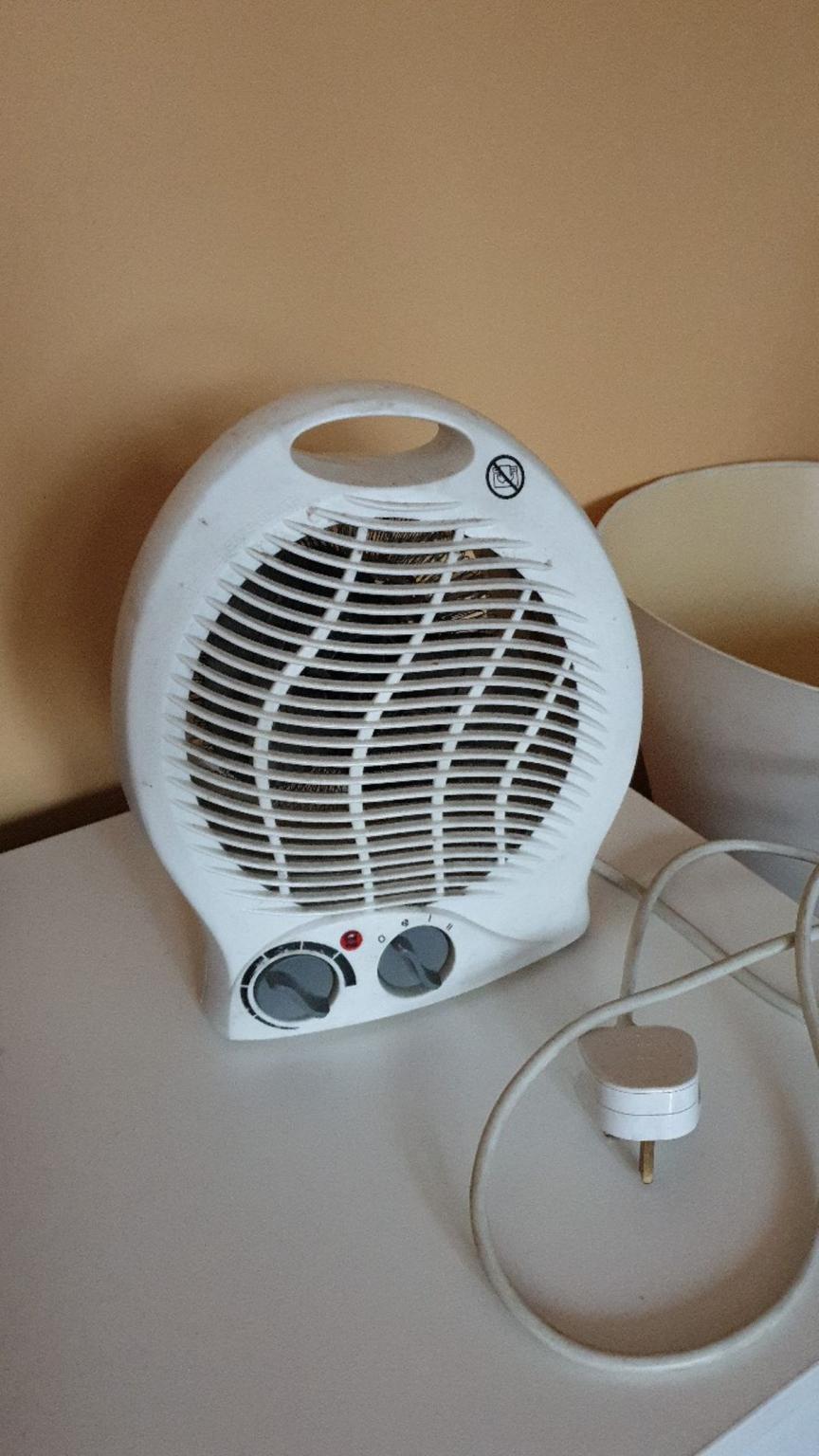 Argos fan heater 2000W simple upright in N13 Enfield for £5.00 for sale