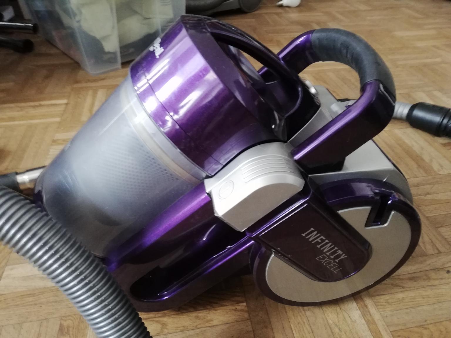 Staubsauger ohne Beutel Infinity 2000 W in 1070 Wien für € 40,00 zum