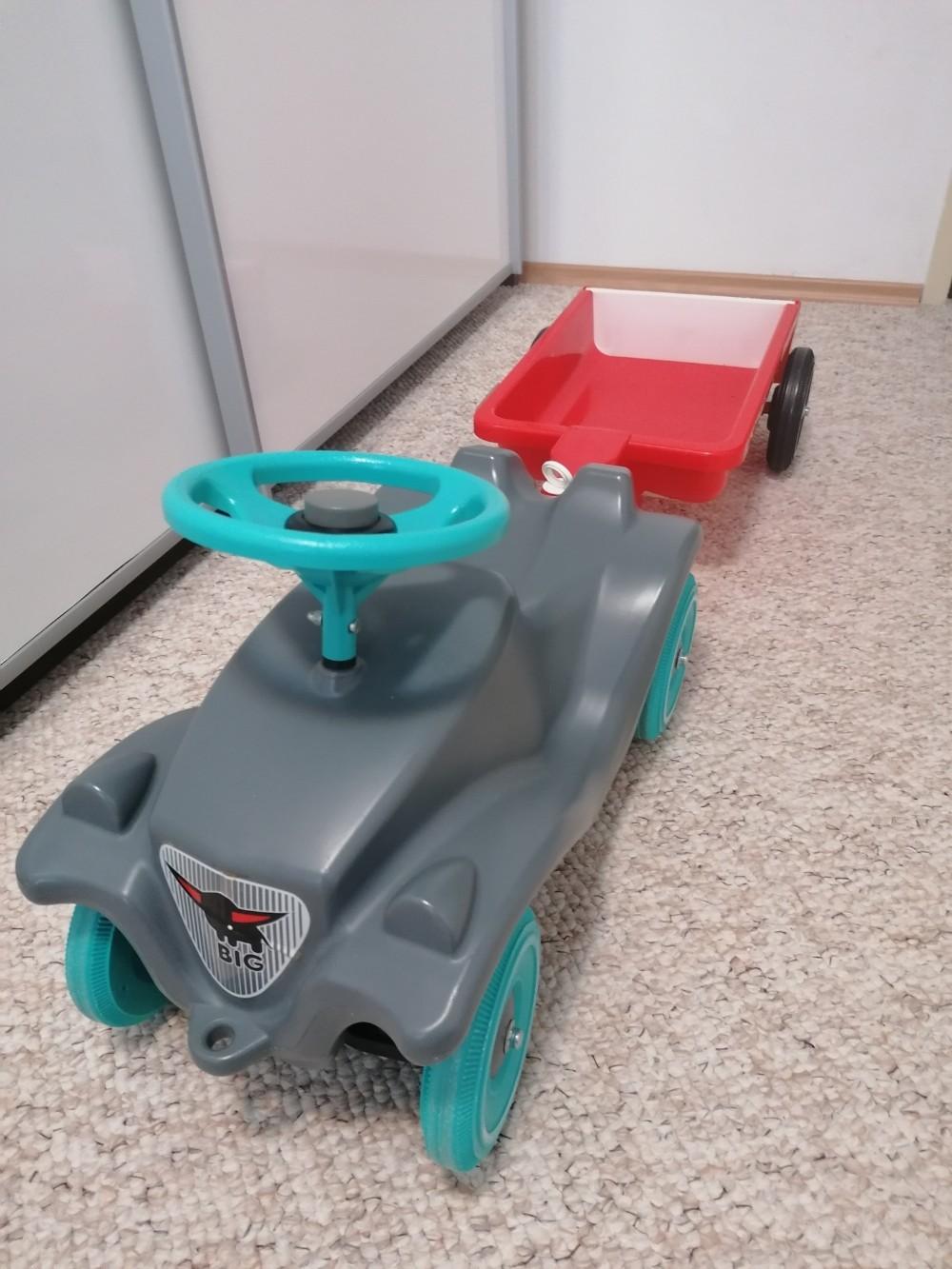Bobbycar grautürkis mit Anhänger rot in 4600 Lichtenegg für € 30,00