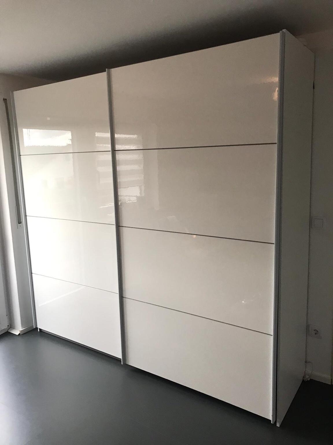 Schwebetürenschrank weiß Hochglanz in 73614 Schorndorf für 150,00 € zum