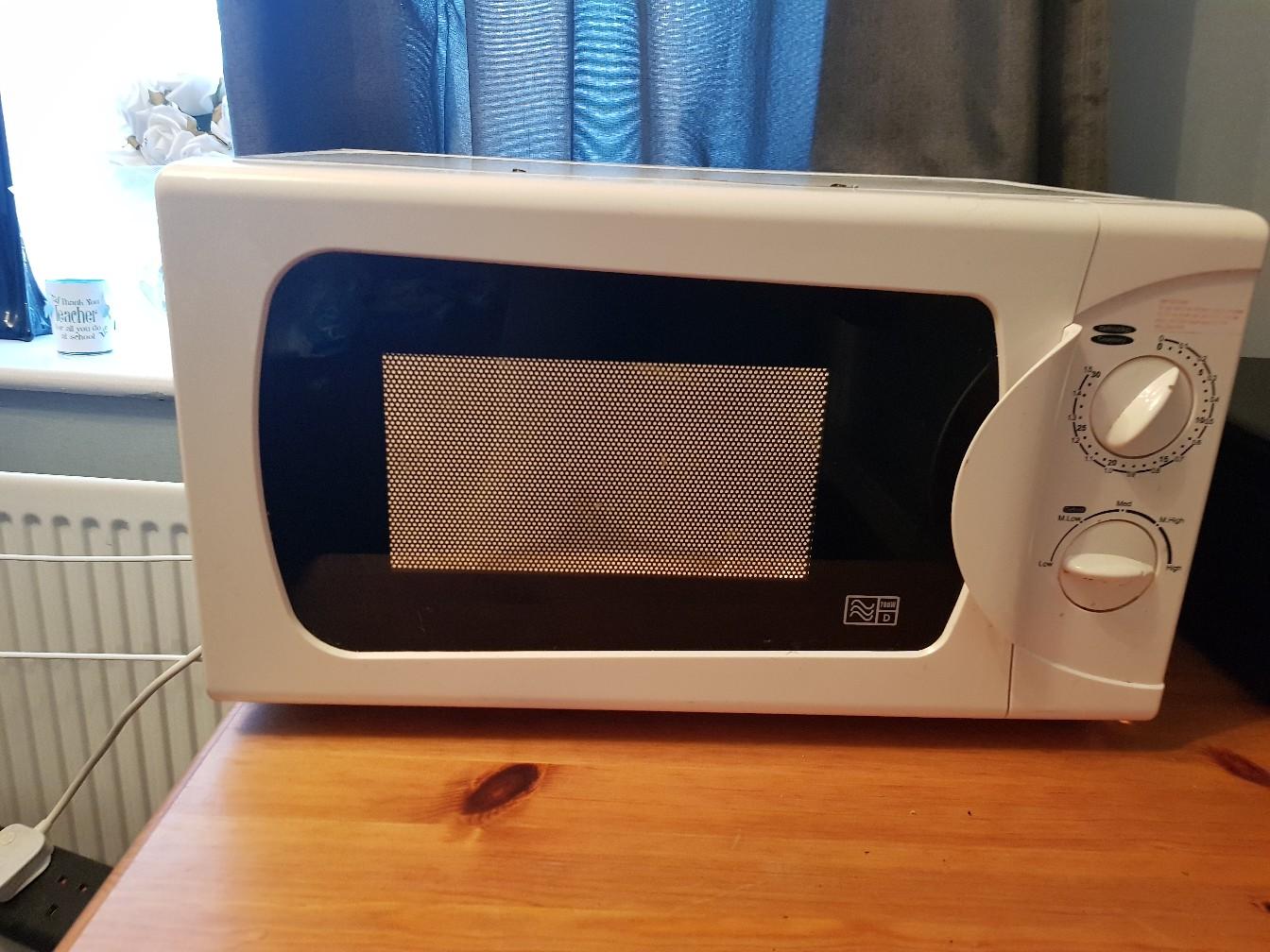 MORRISONS MICROWAVE OVEN MMW2 AUTO COOK 700W in S44 North East