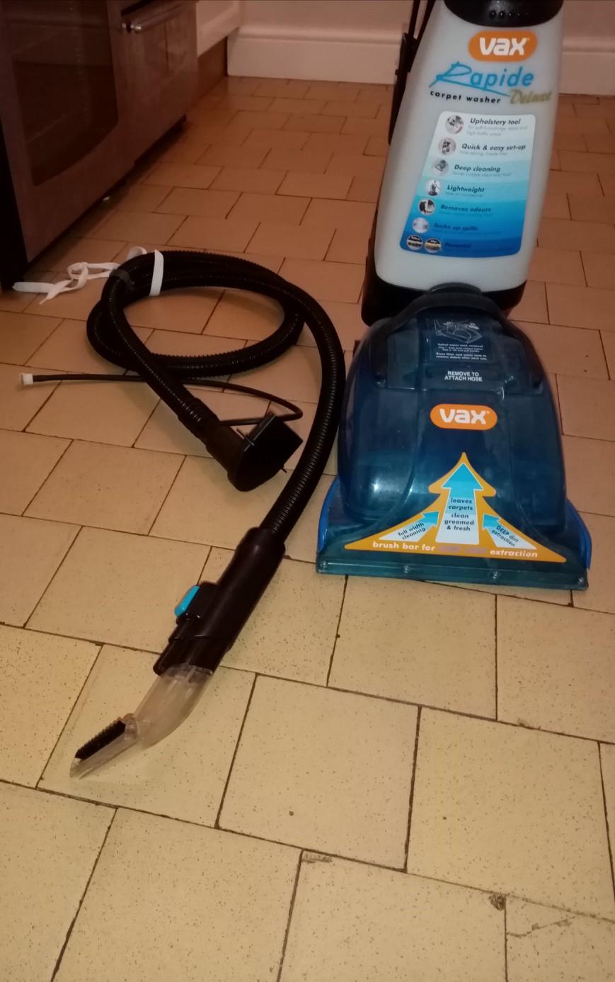 vax rapide deluxe carpet washer in NewcastleunderLyme for £25.00 for