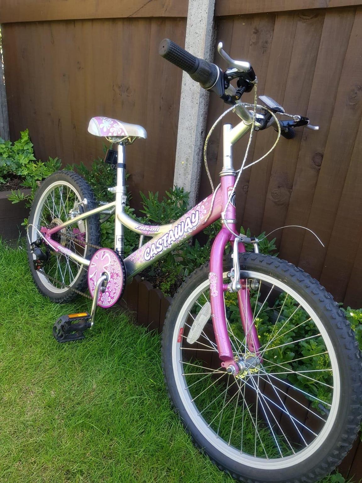 Falcon Castaway Pink & Silver Bike in DA15 Bexley for £65.00 for sale
