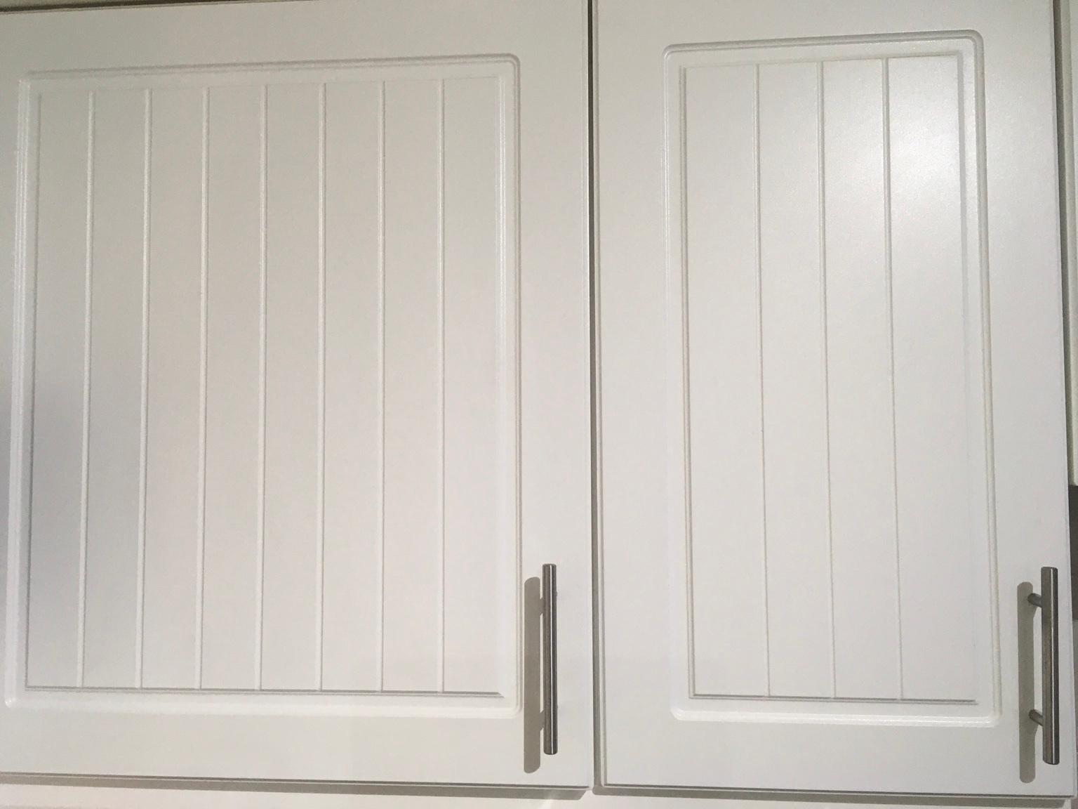 White Country style B&Q kitchen doors in Kirklees for £5.00 for