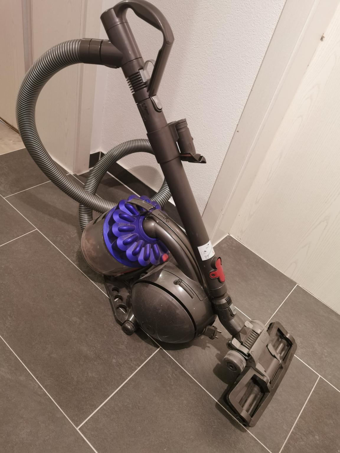 Staubsauger Dyson Ball DC 33 C Allergy in 69259 Wilhelmsfeld für 70,00 € zum Verkauf Shpock DE