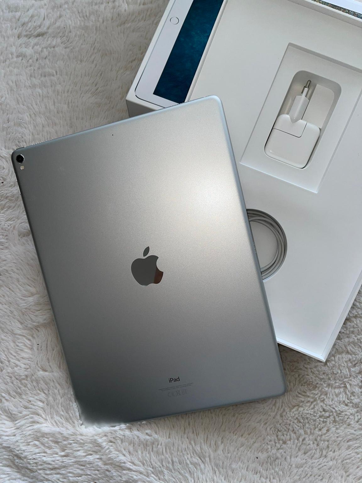 iPad Pro 2018, 12,9 Zoll, 64gb Silber VB in 51103 Köln für 400,00 € zum