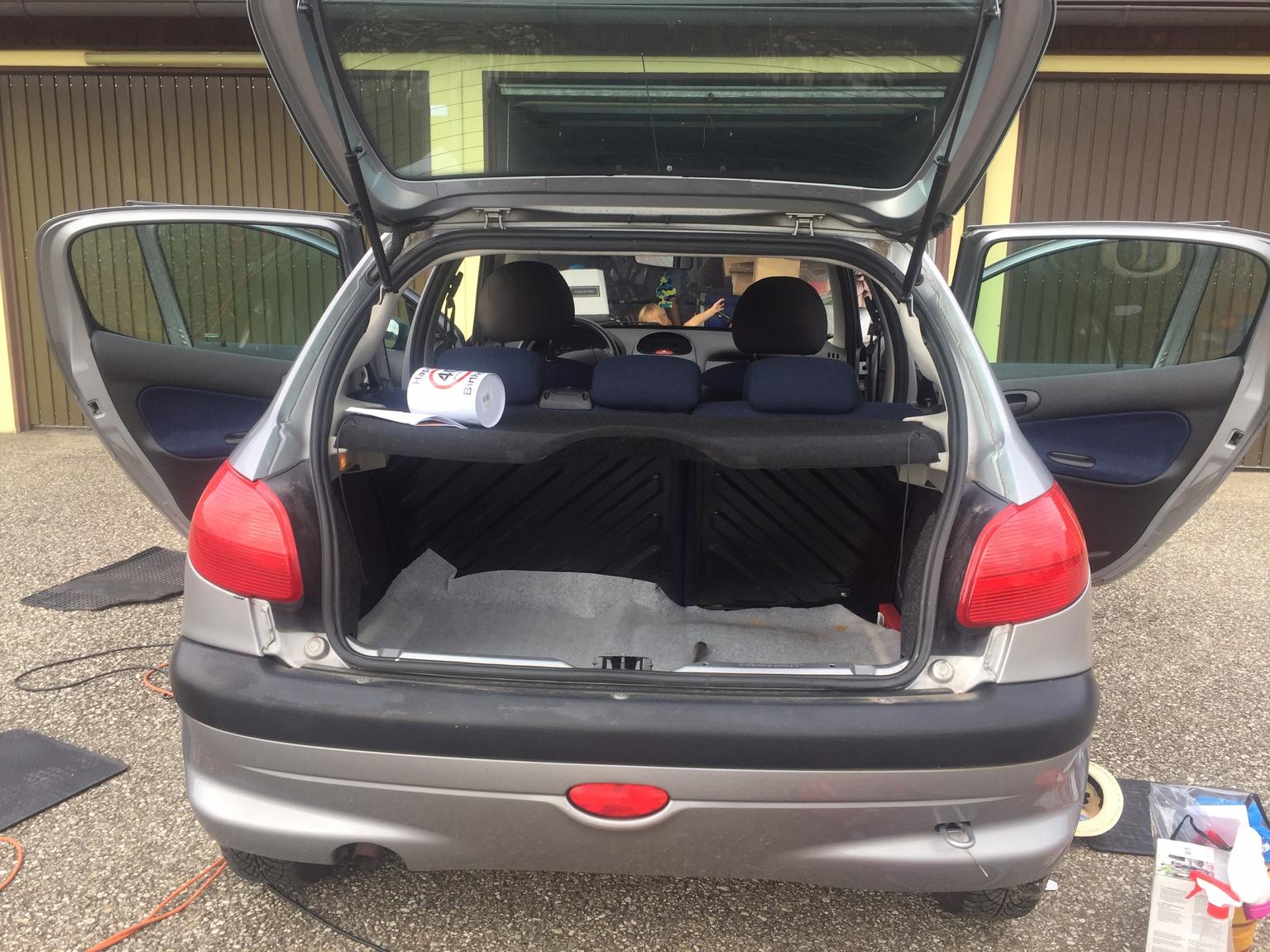 Peugeot 206 in 5230 Mattighofen für € 1.990,00 zum Verkauf Shpock AT