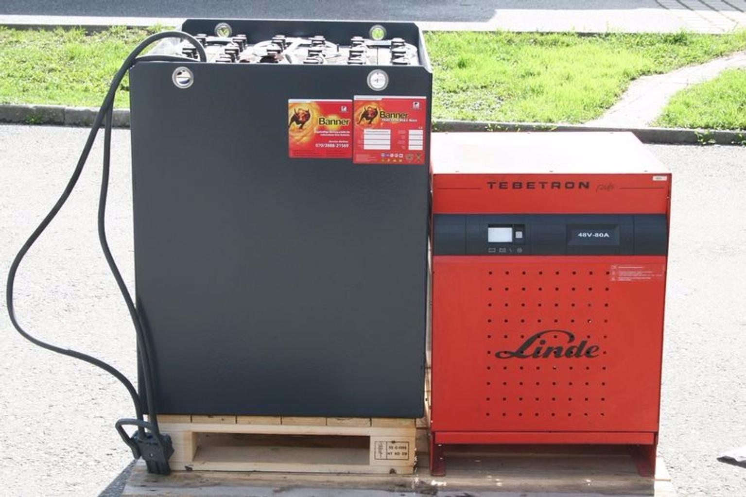 Staplerbatterie + Ladegerät in Bürs for €2,499.00 for sale Shpock